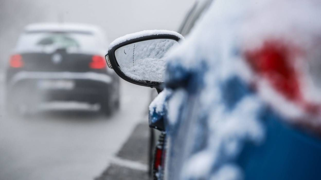 snow is forecast to fall across the uk next week.